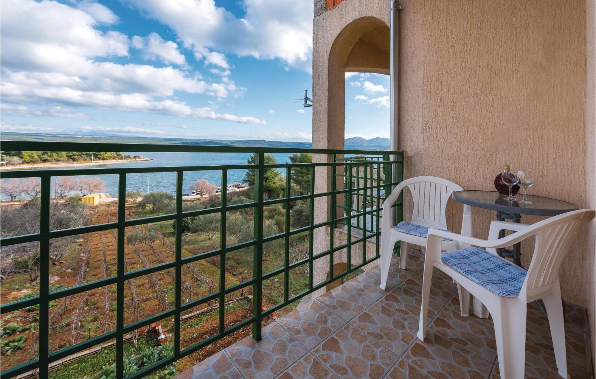 Beautiful Apartment In Raslina With Wifi Esterno foto